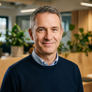 James Mitchell, direktor na čelu Imetokovnik