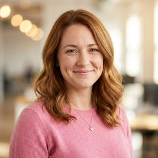 Emily Watson, vodja za podporo uporabnikom pri Imetokovnik